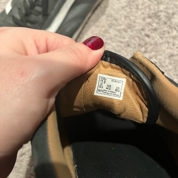 Vans - Picture 2 of 3